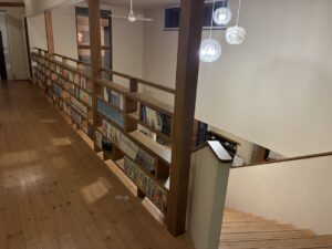豊富温泉川島旅館館内本棚