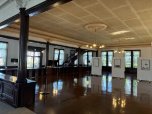 青森銀行記念館一階