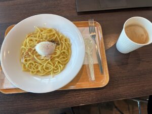 羽田空港カフェのカルボナーラ
