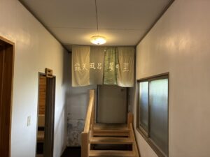 糠平温泉中村屋露天風呂への出口