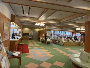 休暇村乳頭温泉郷フロントと売店