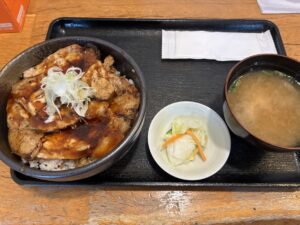 弟子屈くまうし豚丼