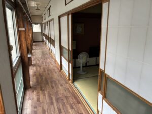 西本屋障子のみの部屋