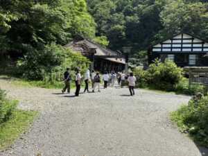 乳頭温泉郷鶴の湯大混雑