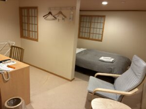 上山部屋広い