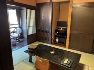 奥の六畳間