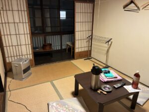 部屋窓側